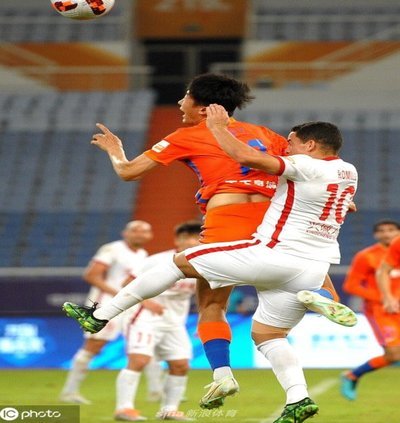 中超：蓉城1-0泰山，茹萨头球制胜，克雷桑伤退