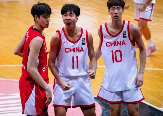 男子三大球男篮男足都大比分输给日本，看来也只有男排能赢他们了