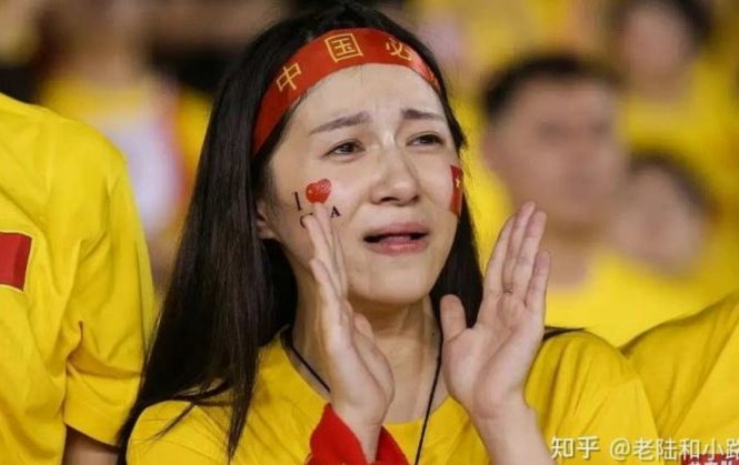 公共场合有人看国足以外的球赛吗？